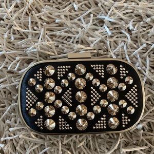 Studded clutch